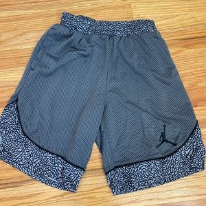 Boys size Medium 10-12yrs. basketball shorts